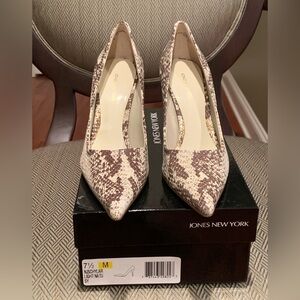 Jones New York Cream and Brown Snakeskin Patterned Heels NEW!